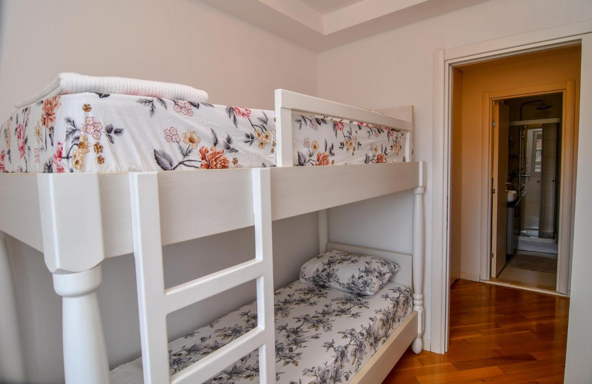 Moderan Dvosoban Stan Budva